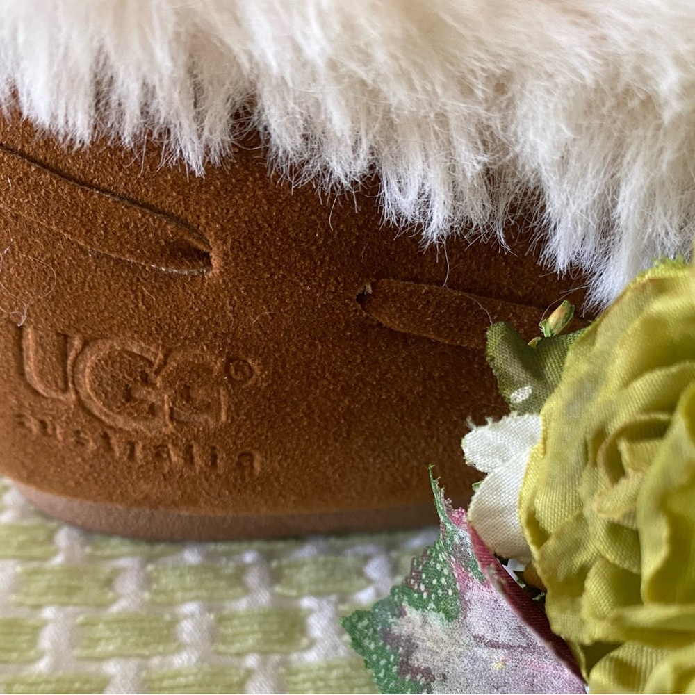 UGG Australia Woman’s Moccasin Slip Ons - Picture 2 of 6